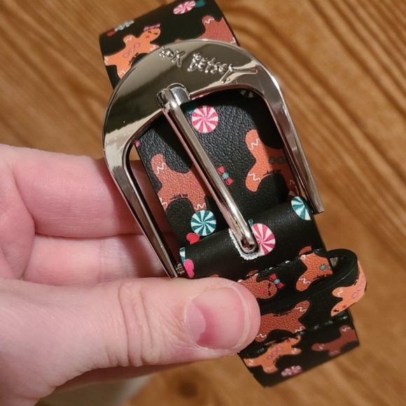 Betsey Johnson Set of 2 Holiday Belts Women Gingerbread Heart Mint - Picture 4 of 7